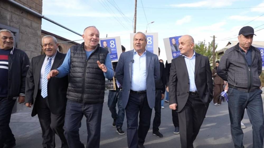 Խաչիկ Մանուկյանը ծանոթացել է Զվարթնոց համայնքի խնդիրներին, շփվել բնակիչների հետ