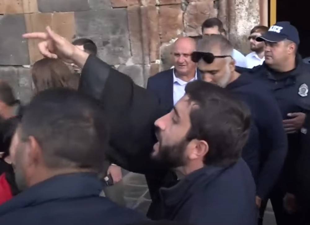 Ստեփան Ասատրյանը փոխել է Հովհաննավանքի փականը, խոչընդոտում է հոգևորականների մուտքը՝ եկեղեցի