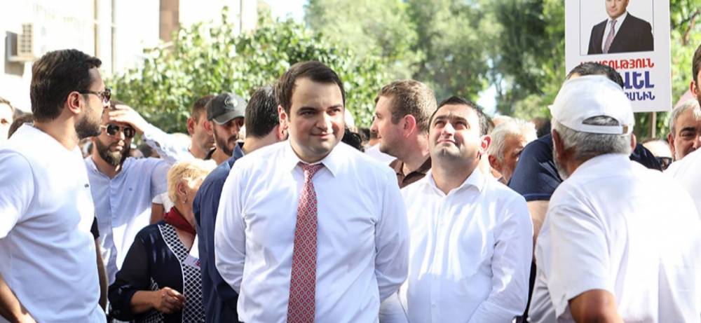 Տպավորություն է, որ պետական մեքենան երկու բան է անում, ստատուս է գրում ու ասֆալտ անում. Ն. Կարապետյան