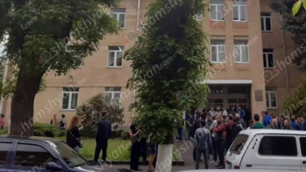 Վանաձորի դատարանից 22-ամյա տղան կրծքավանդակի մասում ստացած վնասվածքով տեղափոխվել է հիվանդանոց