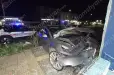 Արտակարգ դեպք՝ Երևանում. «Tesla»-ն բախվել է բազալտե եզրաքարին և հայտնվել մայթին. կա վիրավոր