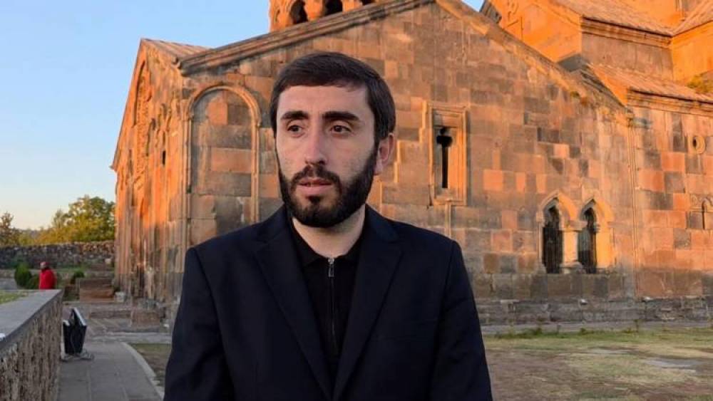 Տեր–Արամին փոխարինող քահանային անիծել է, ընկել, ոտքը կոտրել․ «Հրապարակ»