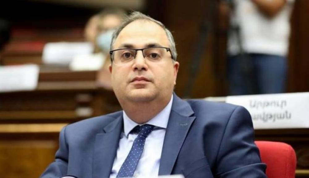 «Ես կնոջ ազգանուն վերցնո՞ղ տղա եմ»․«Հրապարակ»