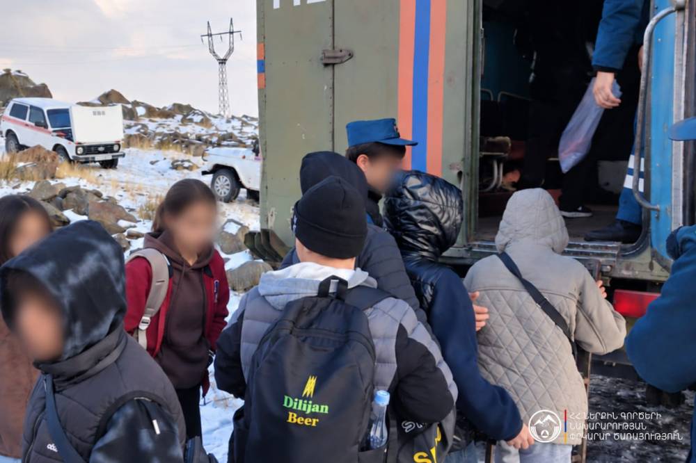 «Քարի լիճ» տանող ճանապարհին ավտոբուսն արգելափակվել էր ձյան շերտում