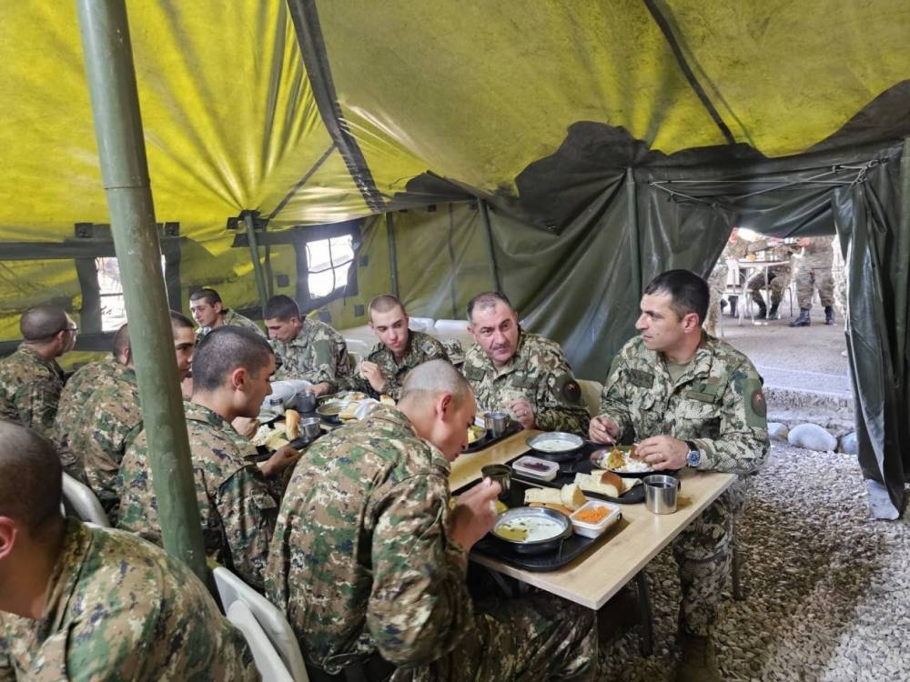 Էդվարդ Ասրյանն այցելել է մի շարք զորամասեր, դաշտային պարապմունքների անցկացման վայրեր և հետևել ծառայության կազմակերպման աշխատանքներին