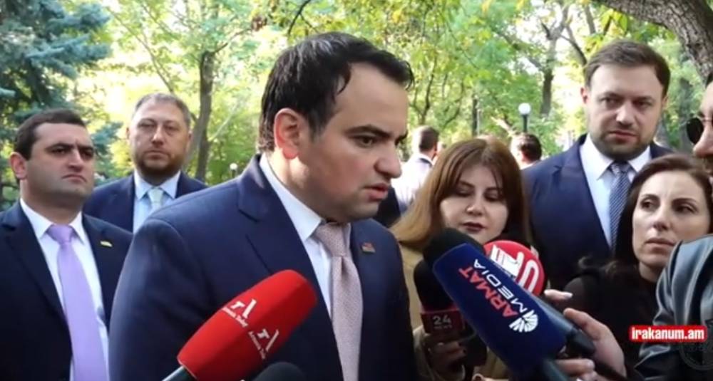 «Հայրս այտդեղ էր, հարցեր ունենք». Ո՞վ է պատվիրատուն ըստ Կարապետյանի