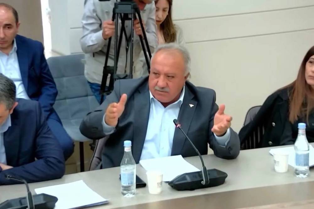 «Երևի Ադրբեջանում մտածում են էս կտցրուկն գնացել ա, սաղ Հայաստանը թպրտում ա վախից». ՔՊ-ականը դեմ է, որ Շաքի մտած ադրբեջանցու դեպքով «շուխուր են անում»