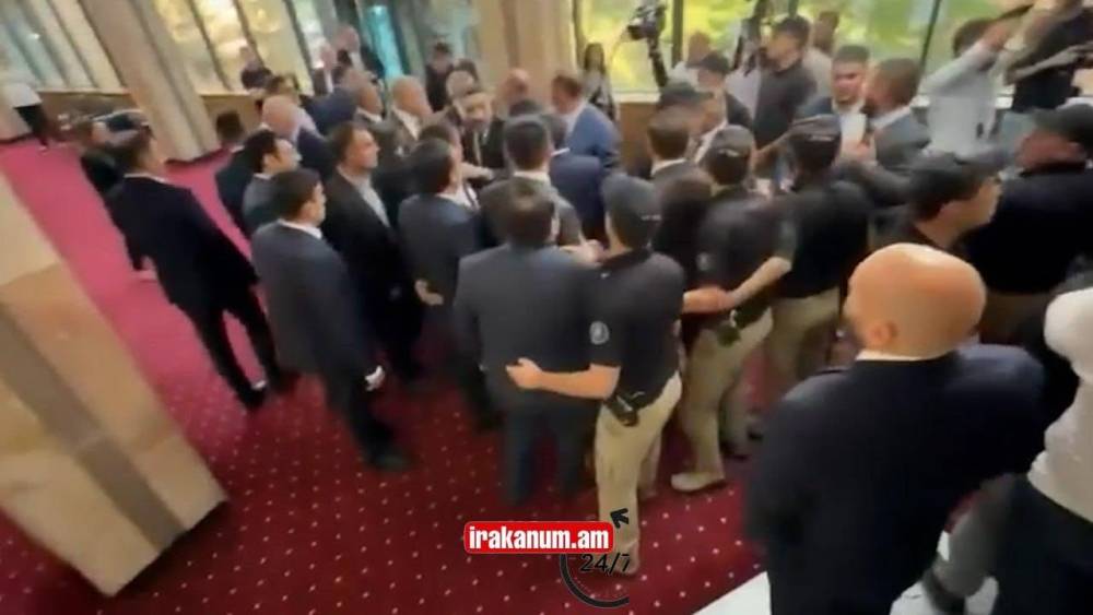 ԱԺ-ում իրավիճակը չի հանդարտվում. քաշքշուկը շարունակվում է միջանցքում․ տեսանյութ