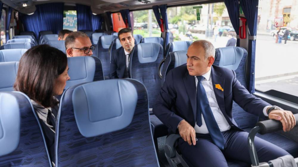 Ես ձեզ ասեմ, կարա պարզվի, որ էդ երեխեքի մի մասը կյանքում ըսենց ավտոբուս չի նստել. Նոր ավտոբուսներ՝ մարզերի մի քանի դպրոցների աշակերտների համար