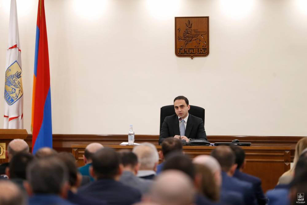 Հիմա. Երևանի ավագանիում թեժ է. ուղիղ միացում