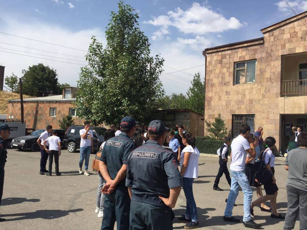 Մալիշկա համայնքի ղեկավարի հրաժարականի պահանջին են միացել նաև դպրոցի աշակերտները  (տեսանյութ)