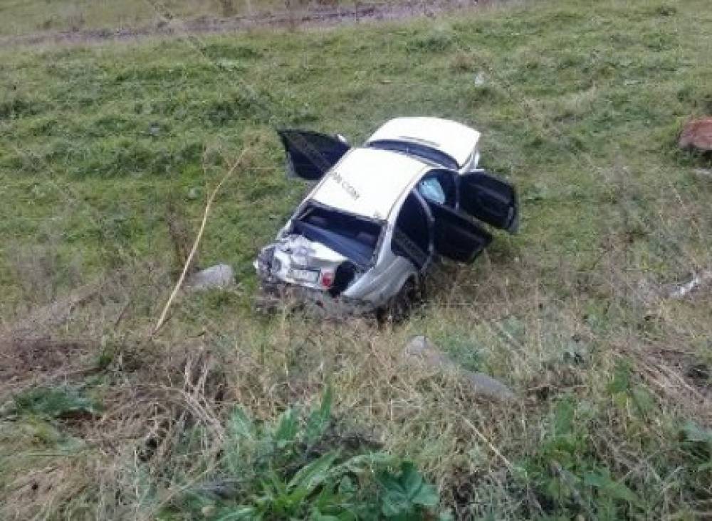 Լոռիում 24-ամյա վարորդը մեքենայով մի քանի պտույտ կատարելով՝ հայտնվել է ձորակում. 3 տուժած կա
