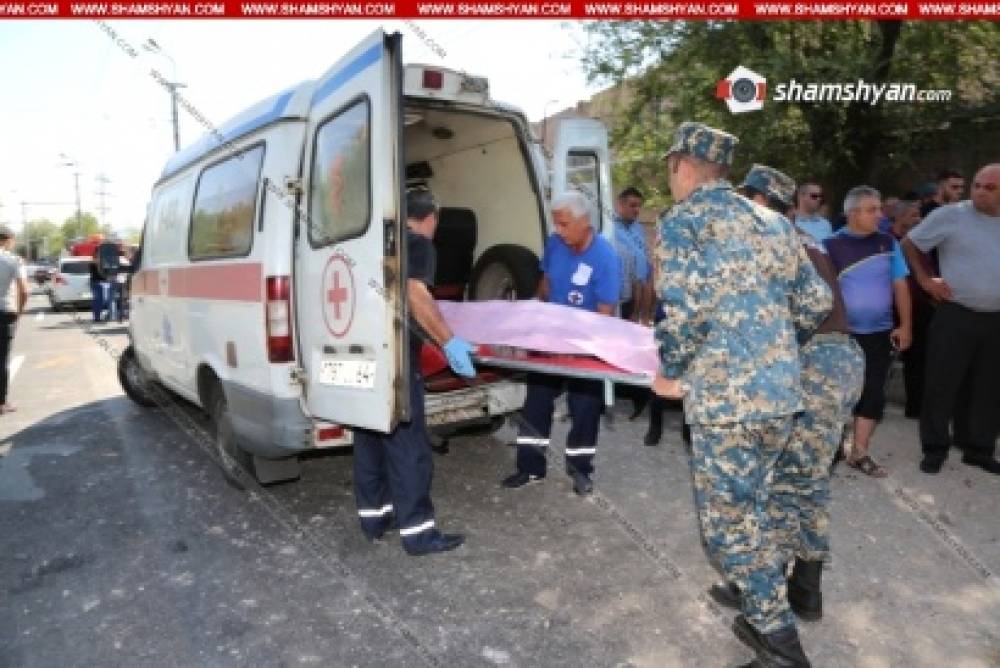 Երևանում. 32-ամյա տղան մսագործի մեծ դանակով, բազմաթիվ հարվածներով տան ննջասենյակում սպանել է 61-ամյա հորը