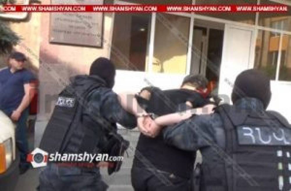 Ոստիկանական հատուկ օպերացիա Երևանում. ավտոմեքենաներում հայտնաբերվել են զենքեր. կան բերման ենթարկվածներ