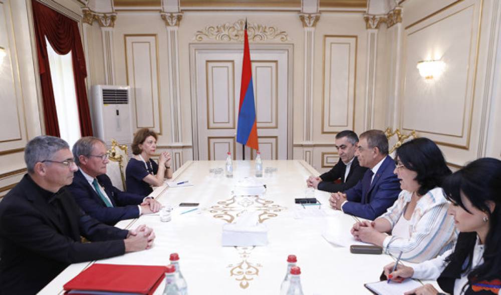 Արա Բաբլոյանն ընդունել է Ֆրանսիա-Հայաստան բարեկամության խմբի նախագահի գլխավորած պատվիրակությանը