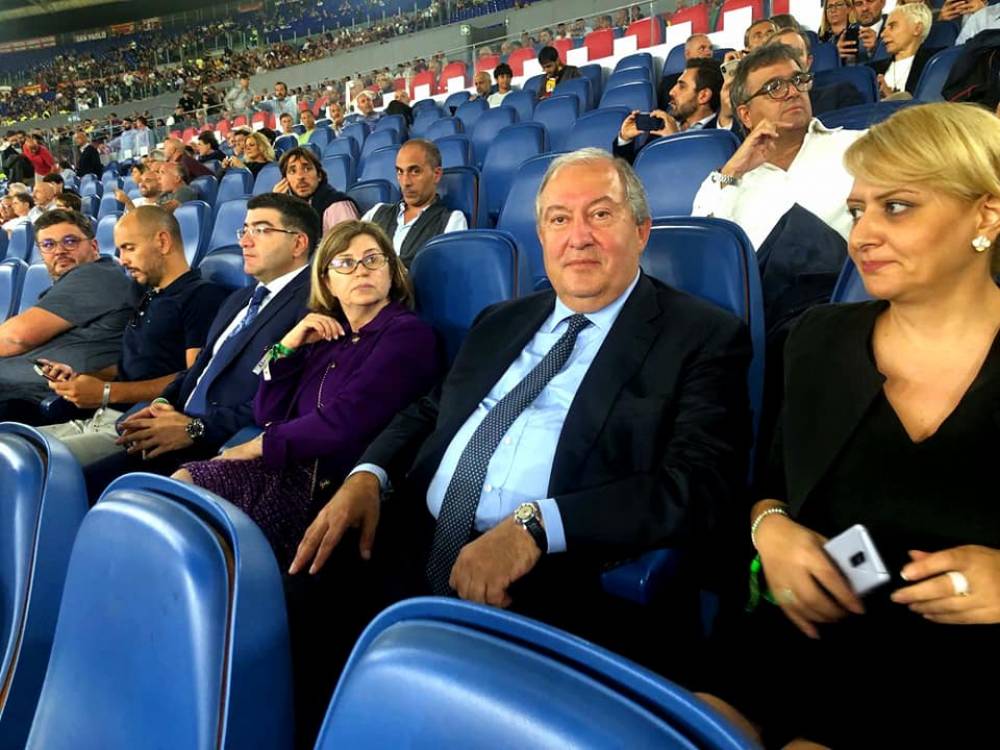 Արմեն Սարգսյանը Հռոմի Օլիմպիկ ստադիոնում հետևում է Ռոմա - Ատալանտա ֆուտբոլային հանդիպմանը