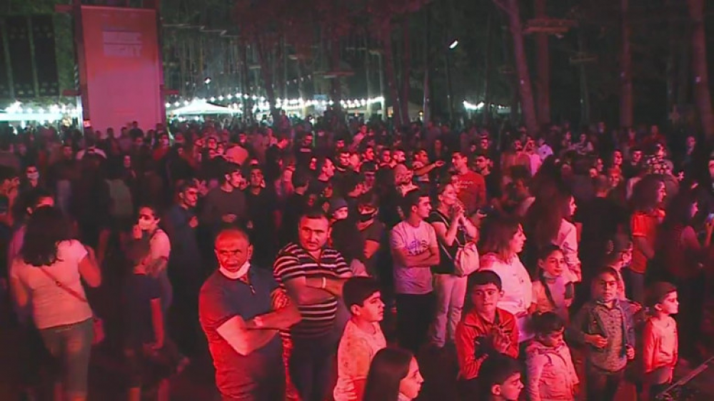 Դիլիջանում բազմամարդ համերգ է՝ հակահամաճարակային կանոնների խախտմամբ (տեսանյութ)