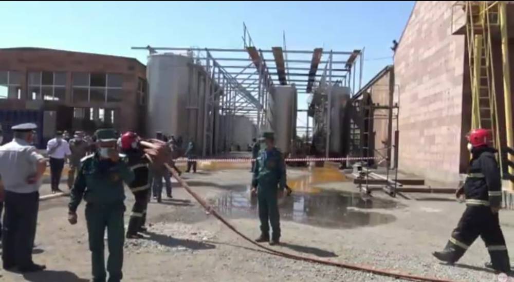 Ինչ է կատարվում այս պահին հրդեհված «Պռոշյանի կոնյակի գործարան»-ի մասնաճյուղում.ուղիղ