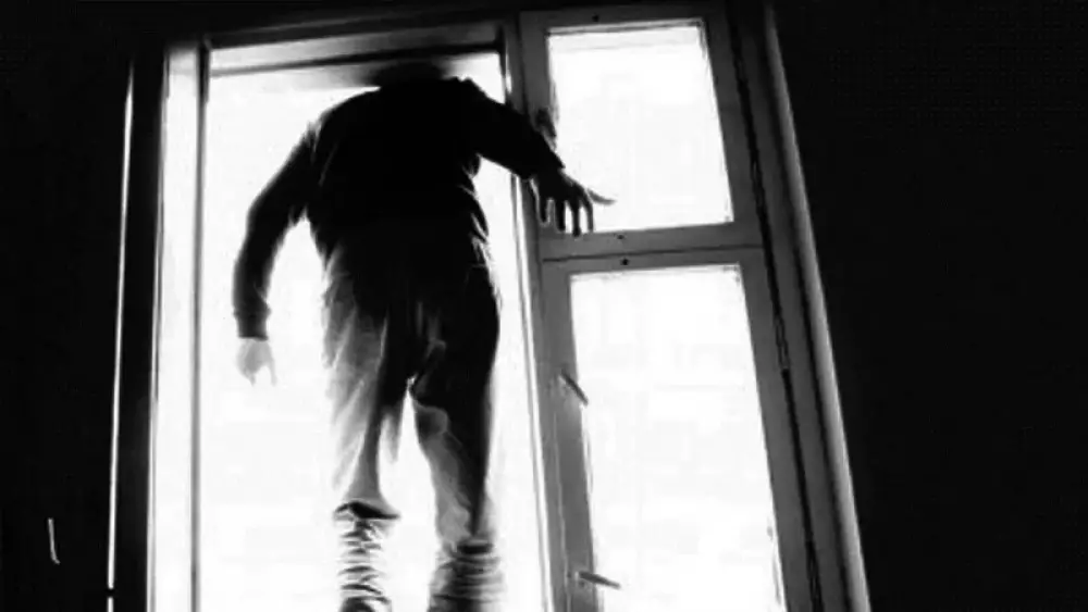 17-ամյա բնակիչը փորձել է ցած նետվել պատուհանից