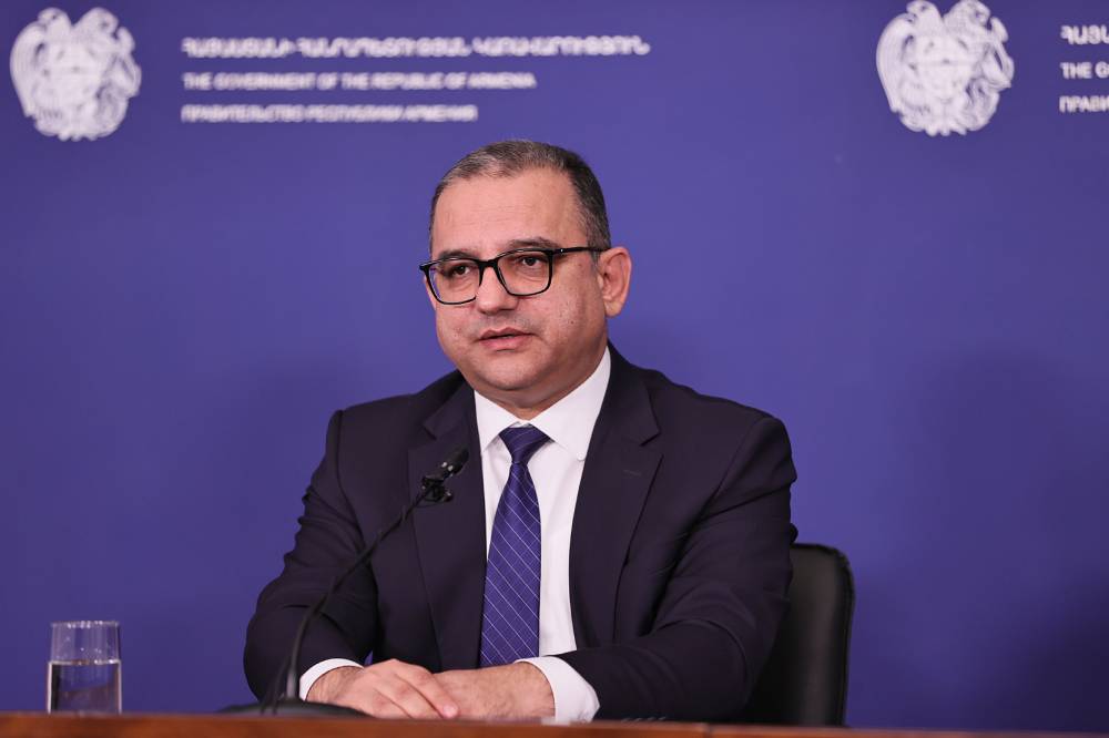 Փոխվարչապետը ներկայացրել է բռնի տեղահանված անձանց 100․000-ական դրամ ստանալու ընթացքը