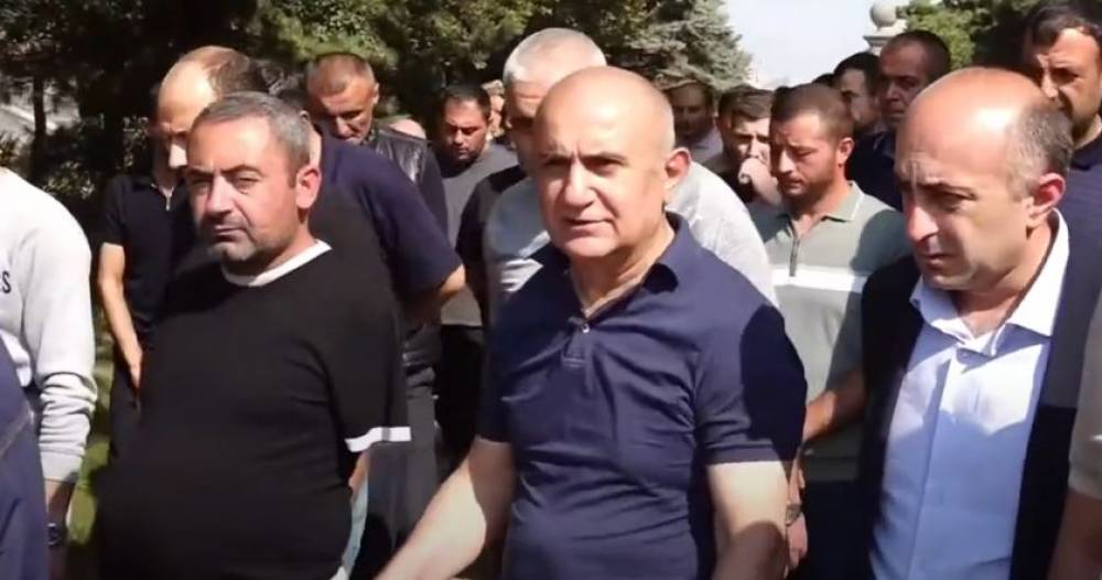 Սամվել Բաբայանն ու Արմեն Գրիգորյանը մասնակցում են Մարտունու քաղաքապետի հուղարկավորությանը (Video)