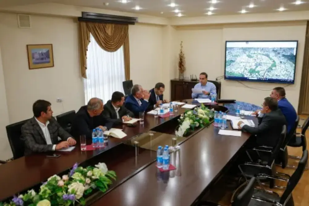 Ավինյանը «ՀԷՑ»-ի հետ քննարկել է փոքր կենտրոնի էներգամատակարարման ցանցի արդիականացման ծրագիրը