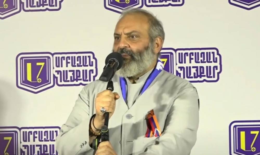 ԱԺ նախագահի աթոռը զավթածը, ով հայտնի է թքելու վերաբերմունքով, խոսել է Արցախից