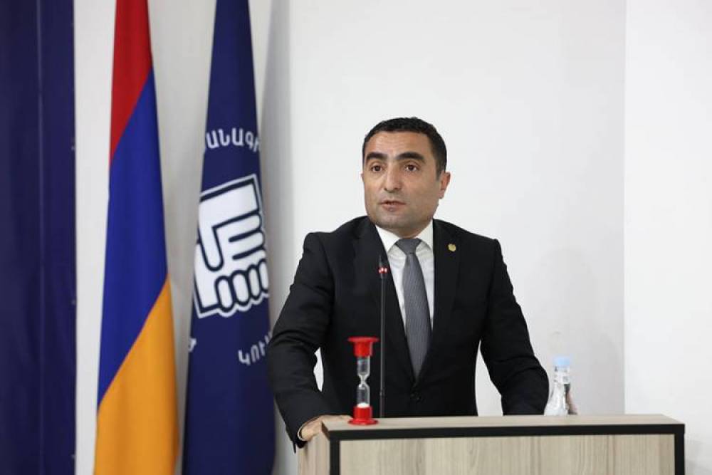 Ռոմանոս Պետրոսյանն ամսական 5 մլն դրամից ավել աշխատավարձ է ստանում․ «Հրապարակ»
