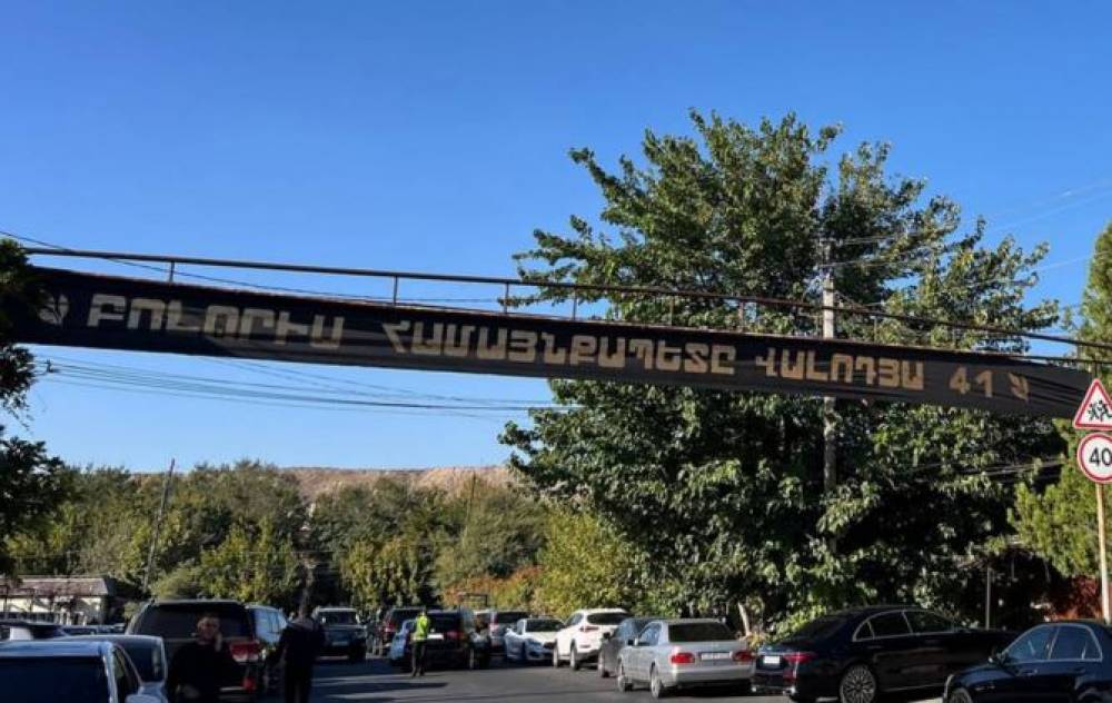 «Բոլորիս համայնքապետ՝ Վոլոդյա 41»․ սև ժապավենը՝ Փարաքար համայնքում