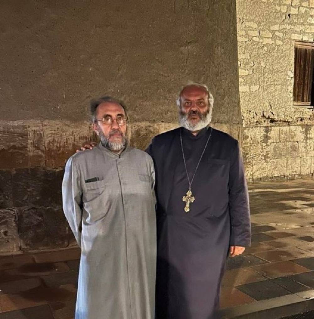 Պինդ մնացեք, Աստված մեզ հետ է