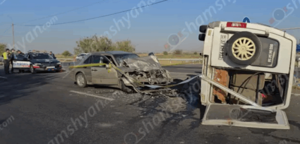 Խոշոր ավտովթար. բախվել են «Mercedes»-ն ու մարդատար «Գազել»-ը. կա 11 վիրավոր