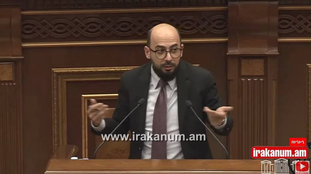 «Տո դուք հլը». «Ինչ եք ուզում էդ խեղճ տերտերներից». Հովհաննիսյանը մատ թափ տվեց ընդդիմության վրա