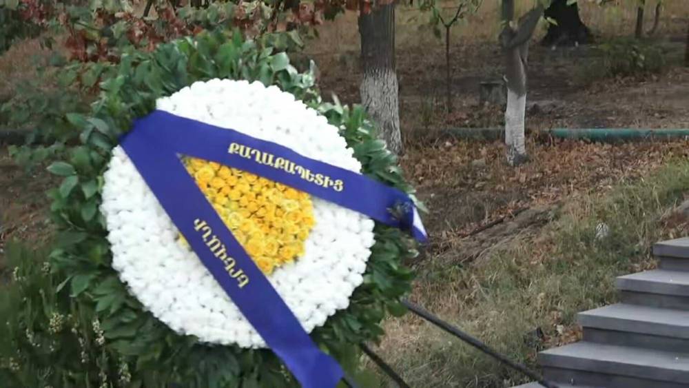 Տիգրան Ավինյանի անունից ծաղկեպսակը կար, բայց ինքը չկար Եռաբլուրում