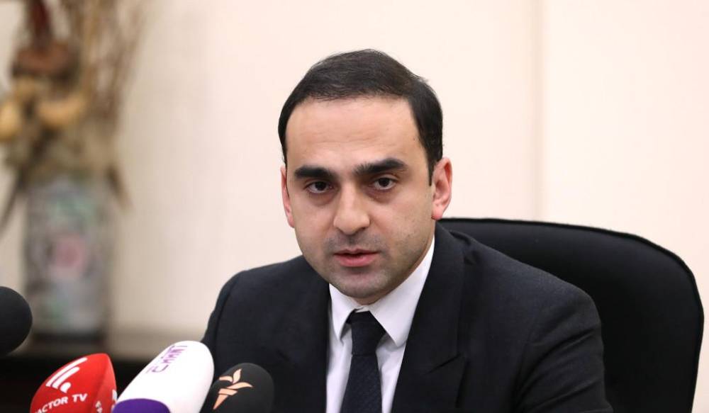 Էս էի ուզում լսել. Ավինյանն այցելել է Պարոնյան-Պռոշյան փողոցների խաչմերուկ (Տեսանյութ)