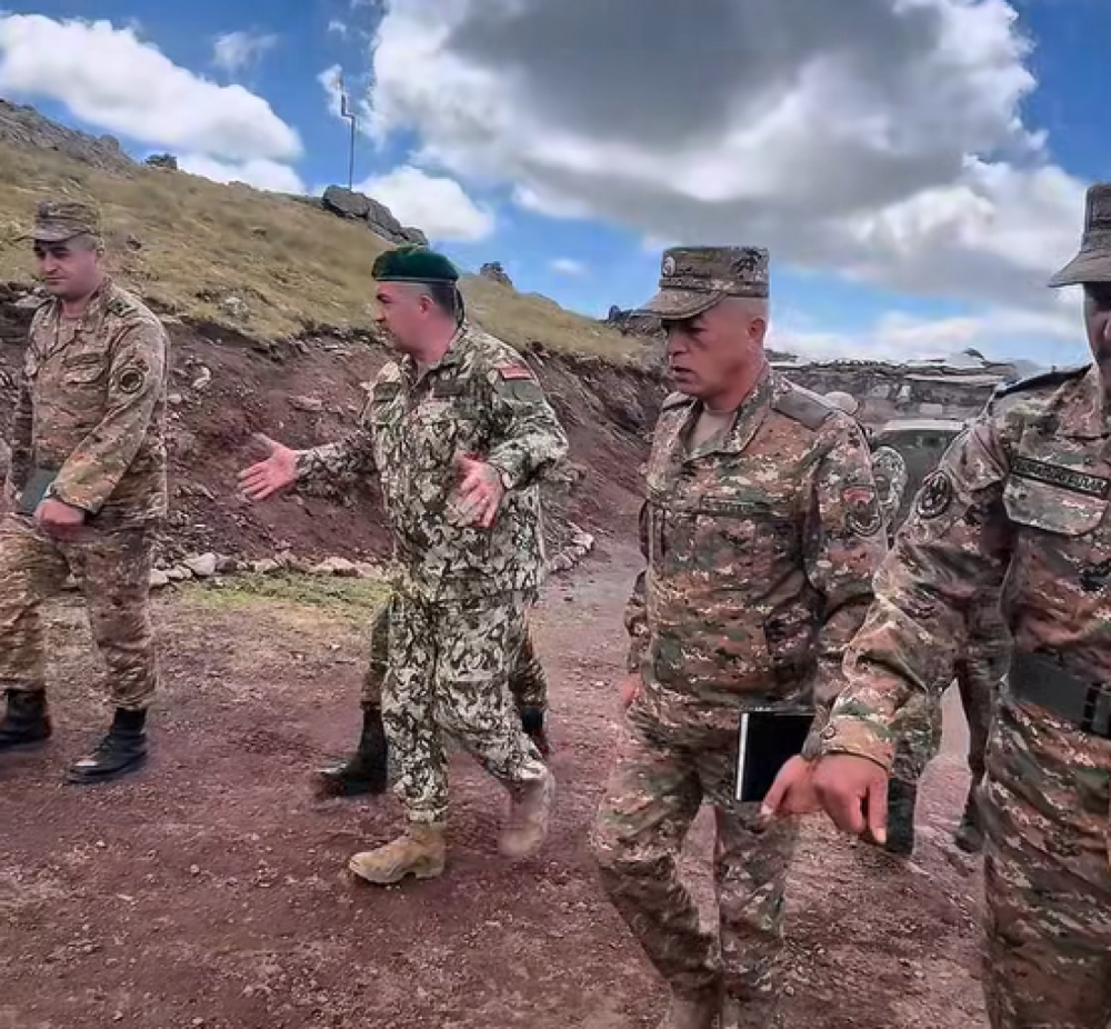 ԶՈՒ ԳՇ պետ, գեներալ-լեյտենանտ Էդվարդ Ասրյանն այցելել է բանակային դիրքեր, հետևել ծառայության կազմակերպման ընթացքին (տեսանյութ)