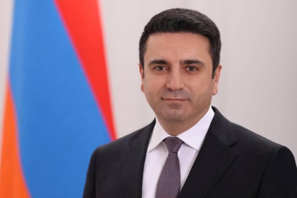 Կեցցե՜ ազատ, անկախ և ինքնիշխան Հայաստանի Հանրապետությունը. Սիմոնյան