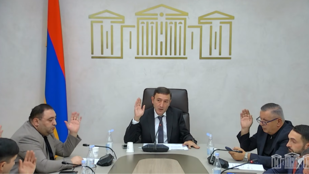 ՔՊ-ական պատգամավորները դեմ քվեարկեցին «Ուժեղ Հայաստան» խմբակցության առաջադրած Վրույր Այվազյանի թեկնածությանը
