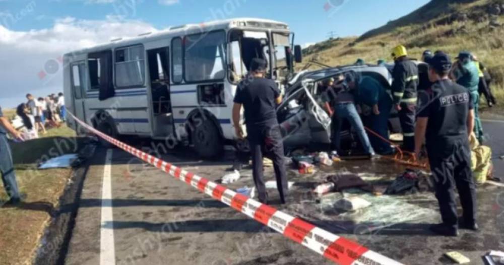 «Ռակետ դարձած գնալուց է եղել, 165 արագությամբ». Վթարից մահացած ամուսինների հարազատները վրդովված են