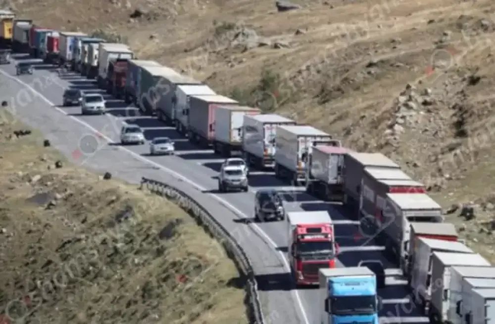 Արդեն շուրջ մեկ շաբաթ է՝ մեծ թվով բեռնատարներ չեն կարողանում շարունակել ճանապարհը դեպի Մոսկվա