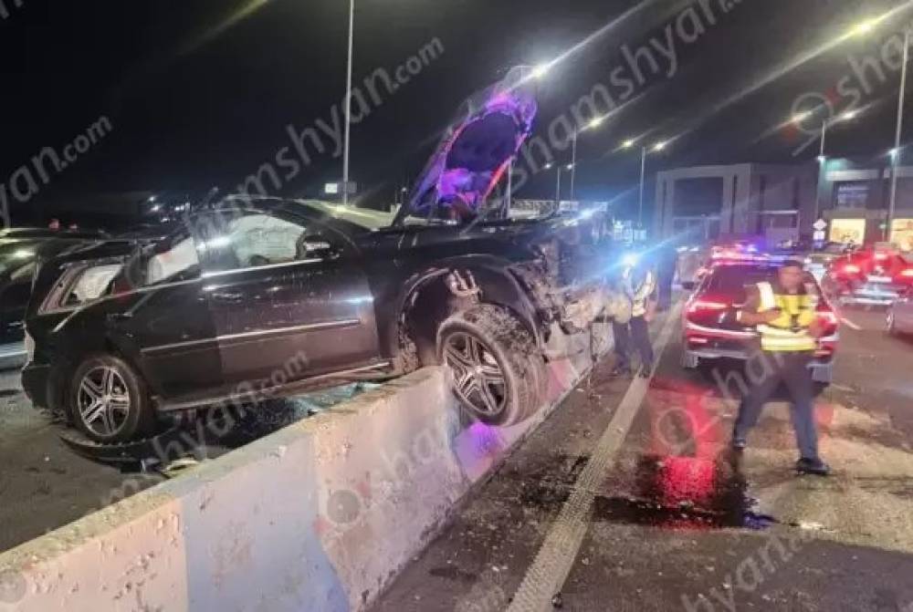 Երևանում ոչ սթափ վիճակում գտնվող վարորդը «Mercedes GL»-ով հայտնվել է արգելապատնեշի վրա