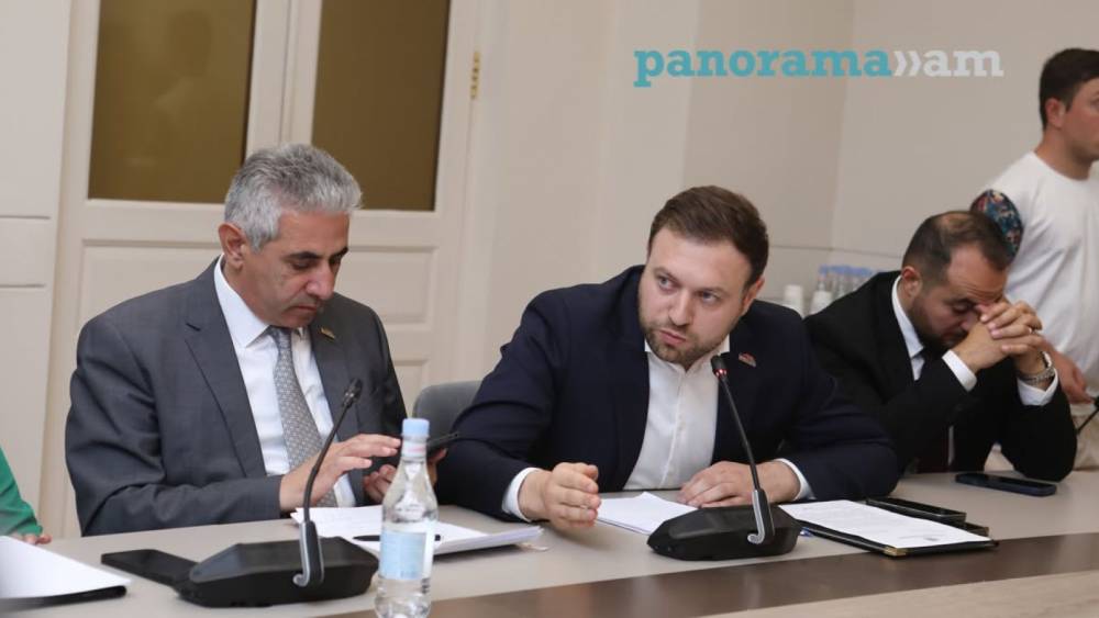 Հենց հասանք այնտեղ, որտեղ պետք է հայկական կողմն իր հողերը հետ ստանար, գործընթացը կանգնեց. Տիգրան Աբրահամյան