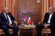 Հազիվ թե լինի լուսանկար, որտեղ Նիկոլ Փաշինյանը գիրկն է առել Փեզեշկիանի նվիրած գիրքը. Հակոբ Բադալյան